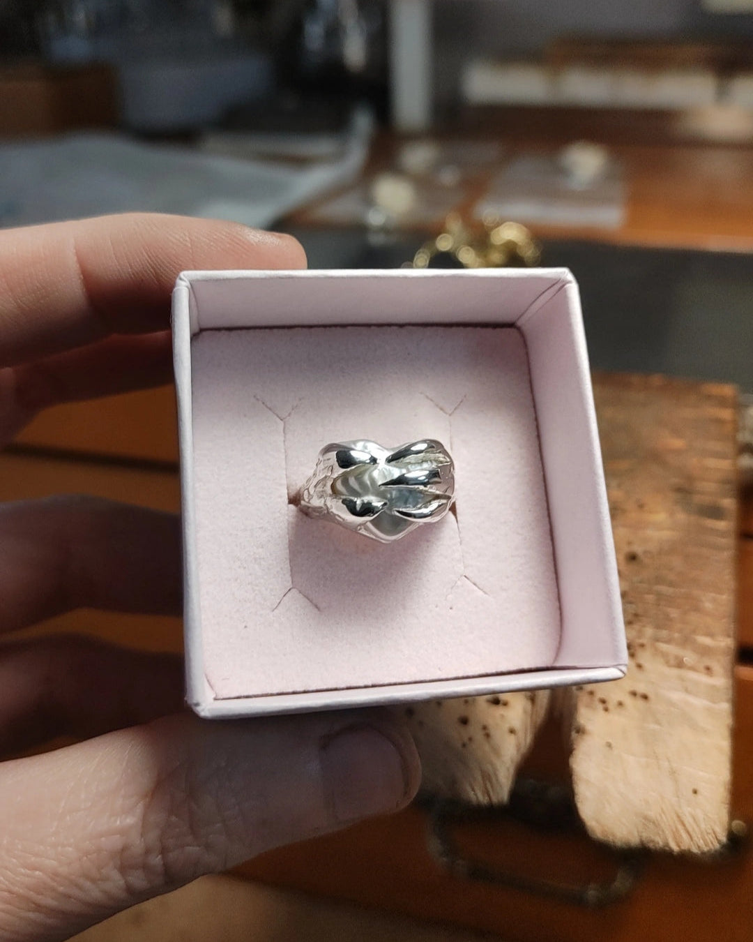 ALIEN LOVE RING