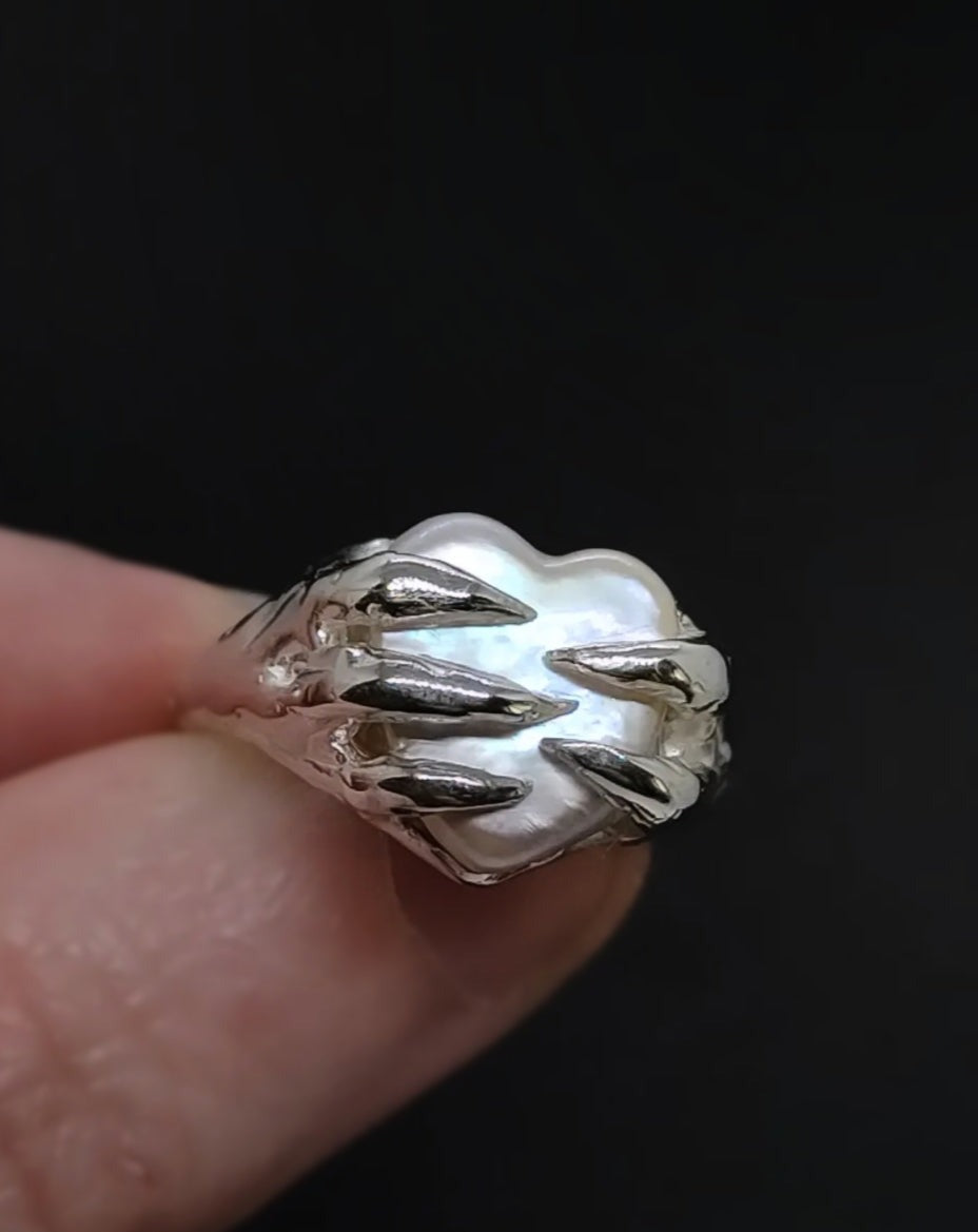 ALIEN LOVE RING