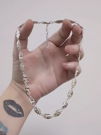 LA NIEBLA: Whisper Choker