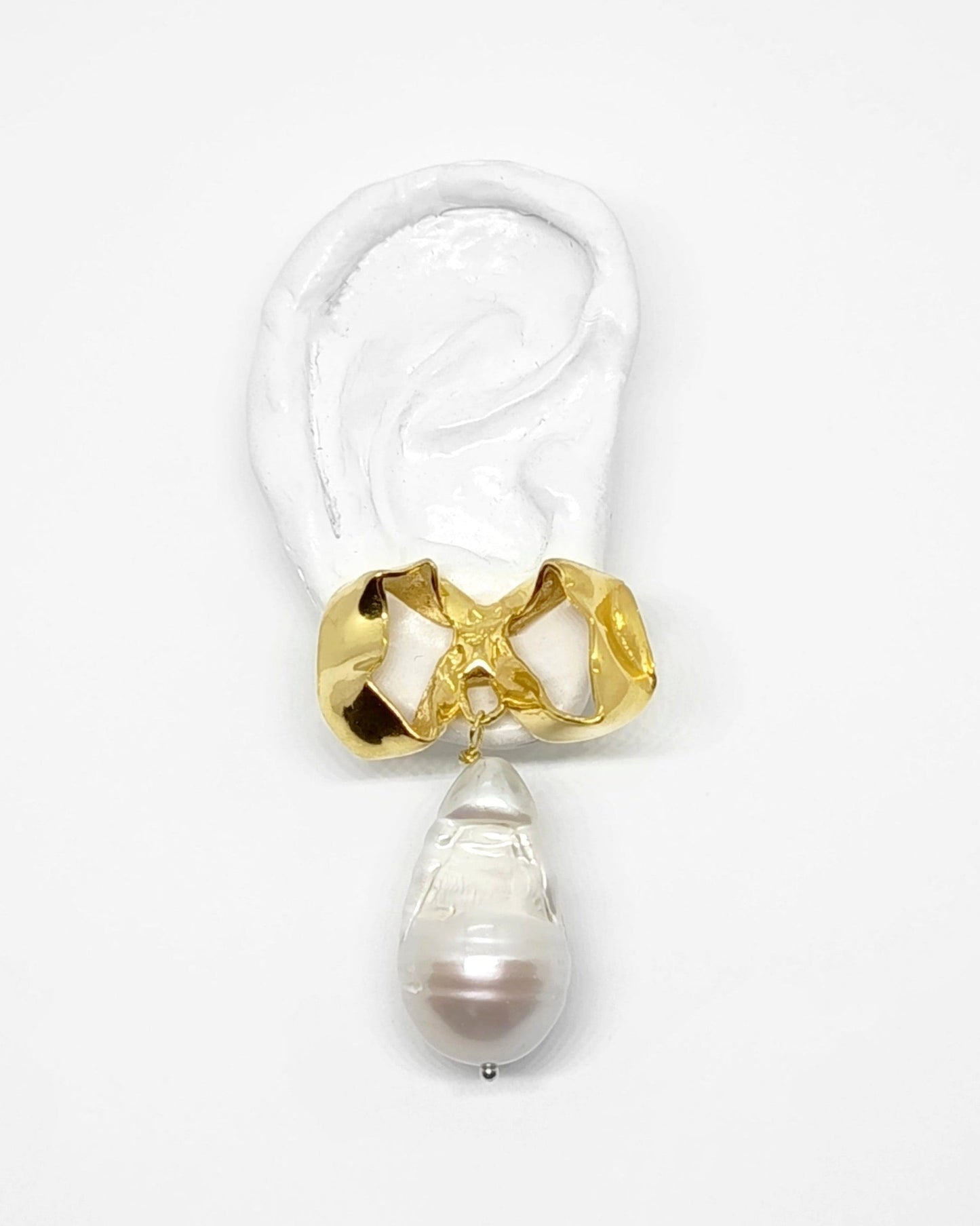 BOWS WITH WHITE TEARS EARRINGS