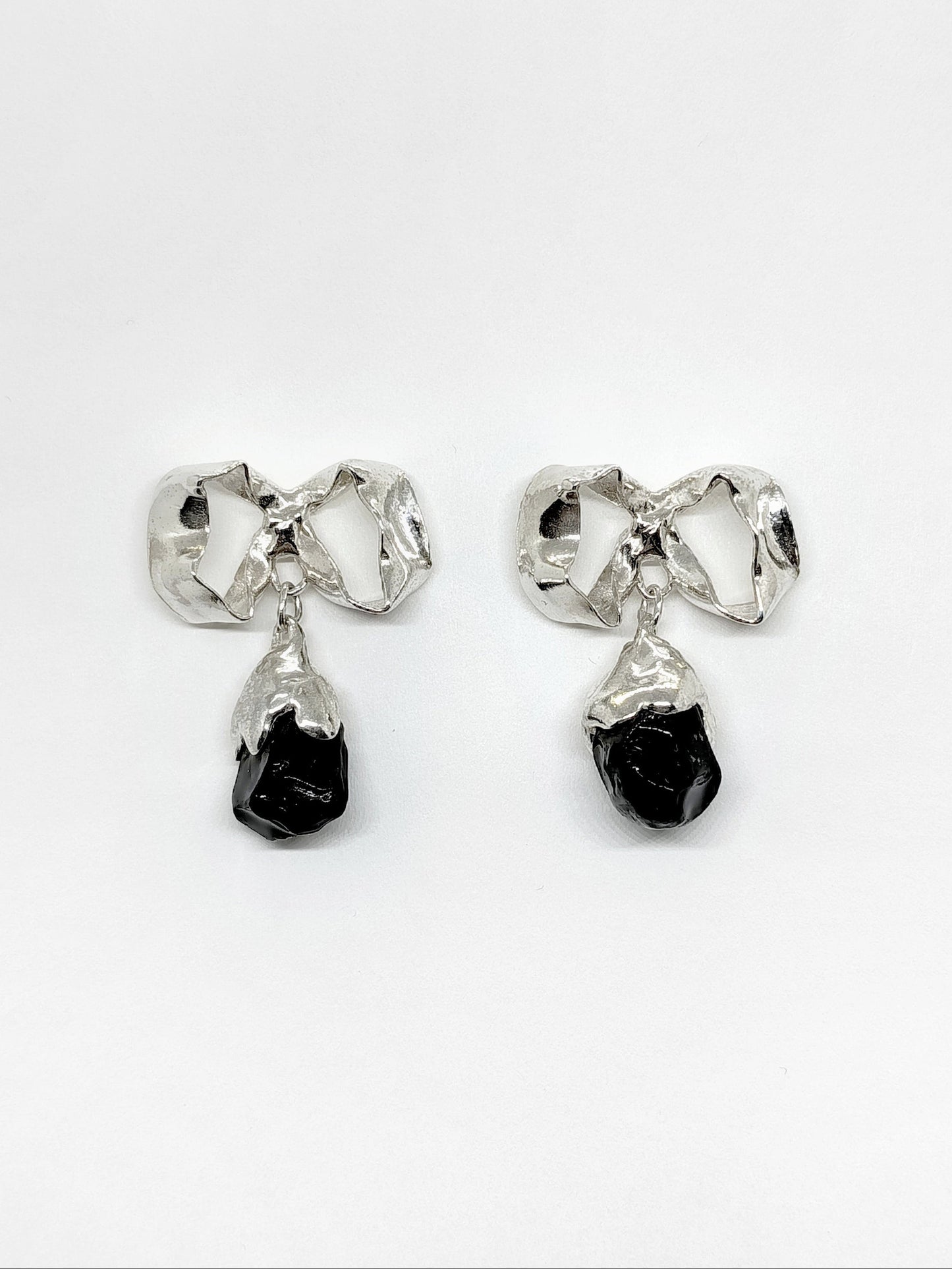 BOWS WITH BLACK TEARS EARRINGS