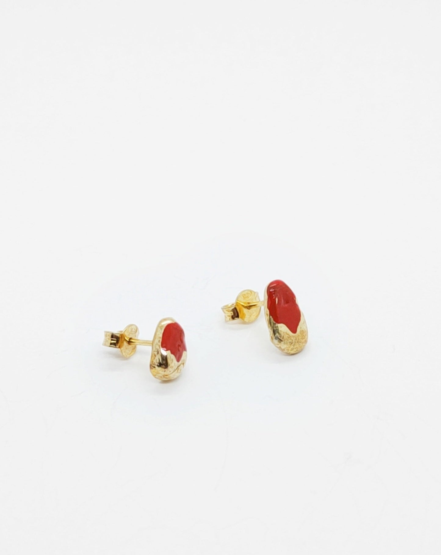 GOLD BLOOD EARRINGS // golden